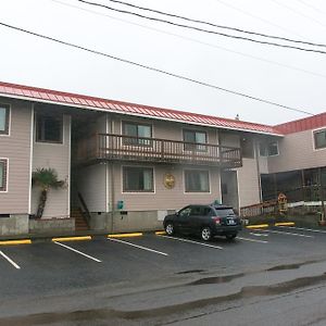 Tradewinds Motel